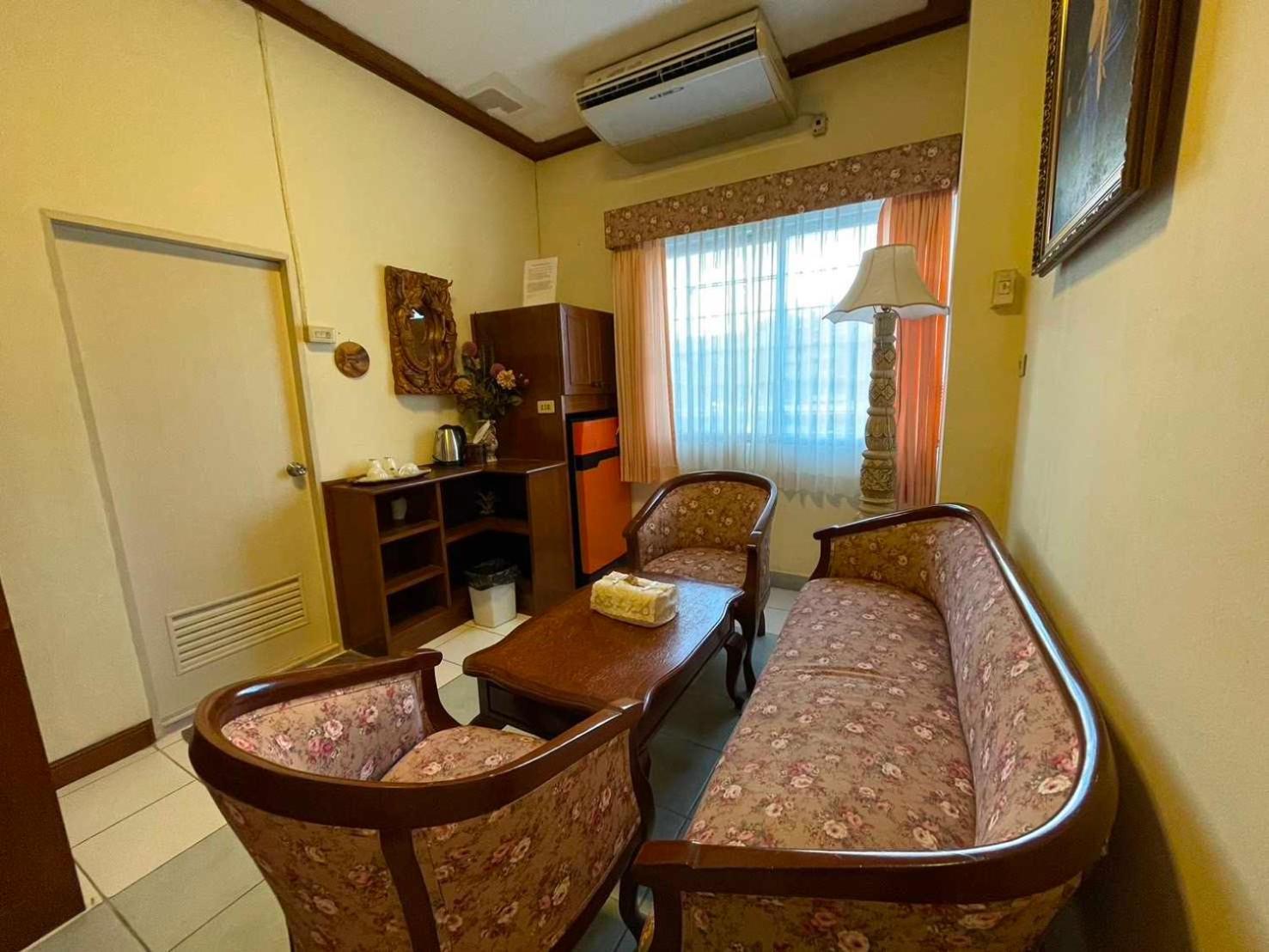 Oyo 75486 Anna Residence Jomtien Екстериор снимка
