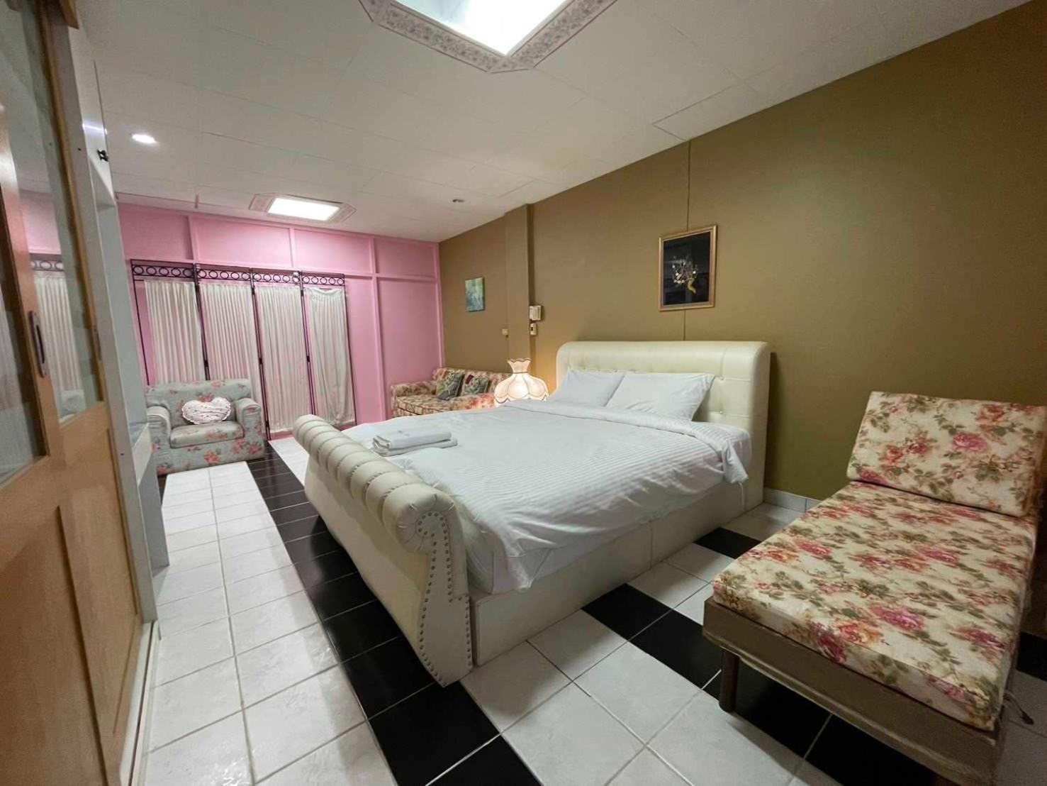 Oyo 75486 Anna Residence Jomtien Екстериор снимка