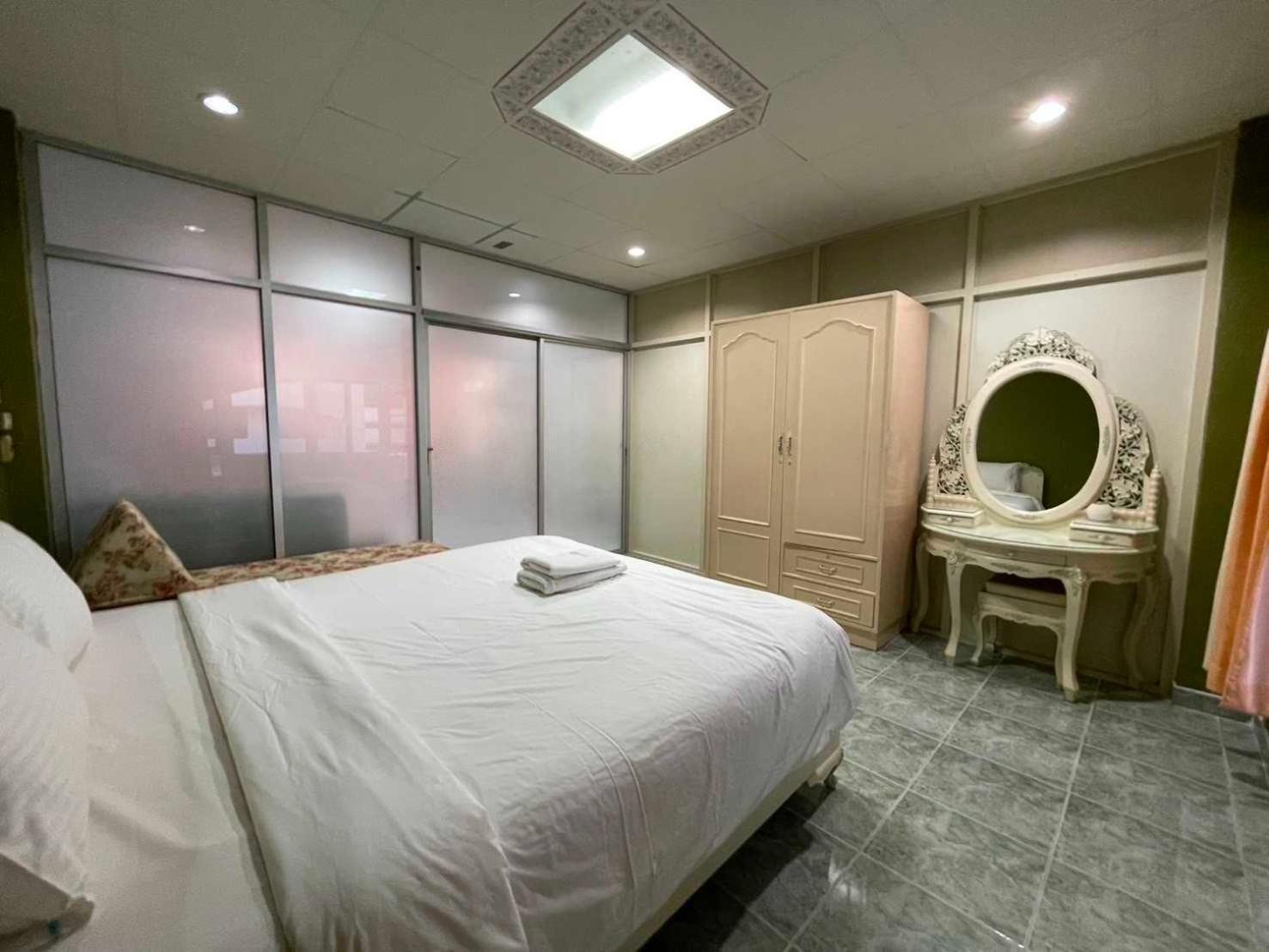 Oyo 75486 Anna Residence Jomtien Екстериор снимка